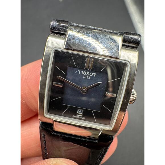 Tissot 1853 T02 Women\'s Date Just Wristwatch Quartz T090310A Sapphire Crystal main image 9